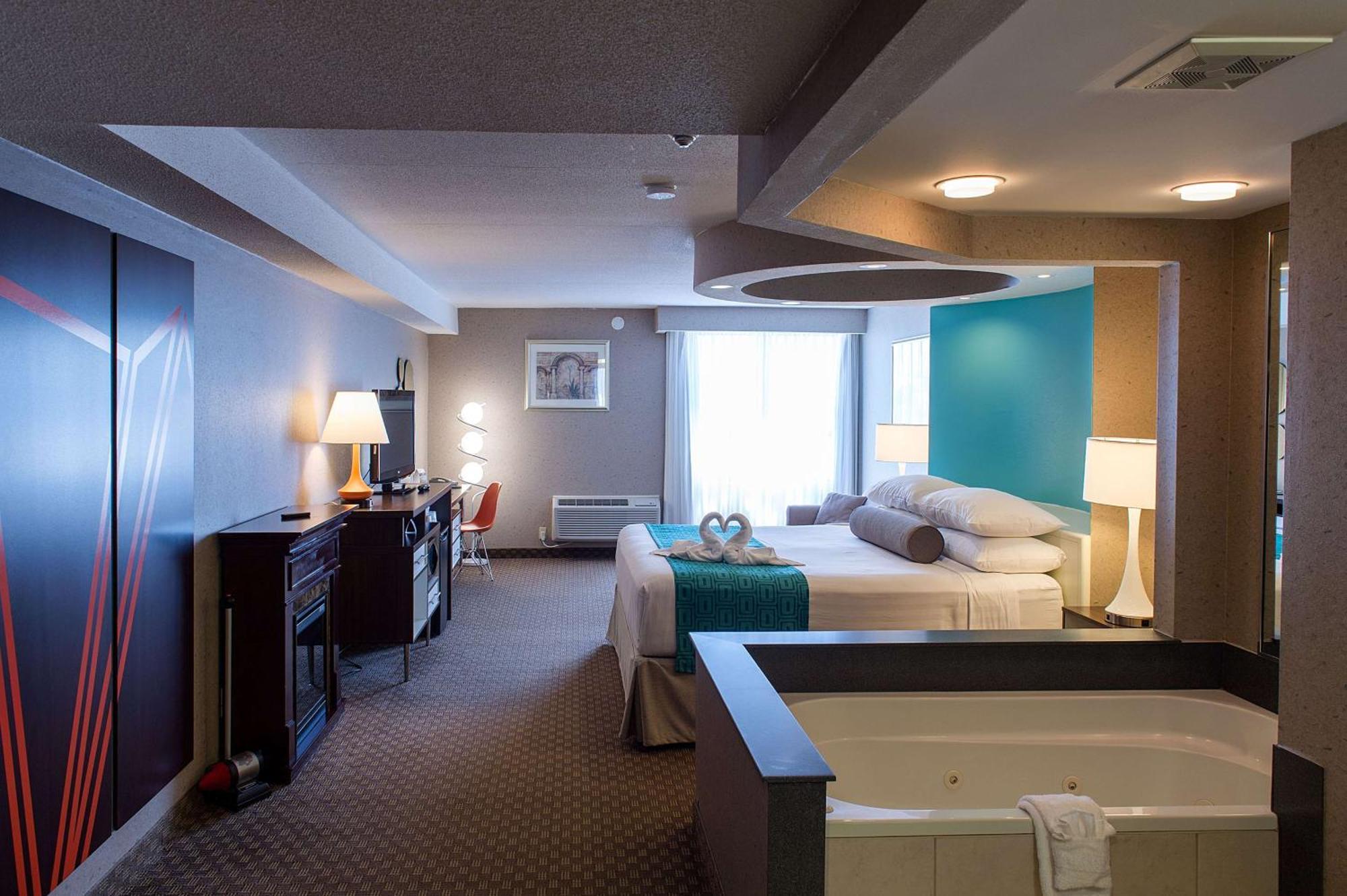 Howard Johnson Plaza By Wyndham By The Falls Niagara Falls Exterior foto