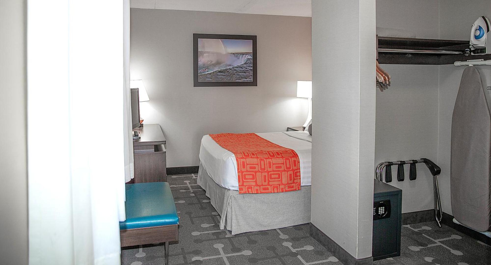 Howard Johnson Plaza By Wyndham By The Falls Niagara Falls Exterior foto
